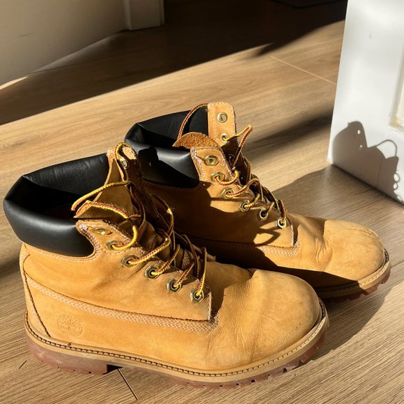 Original Timberland classic boots, boys size 5 - womens size 7 - Picture 4 of 4